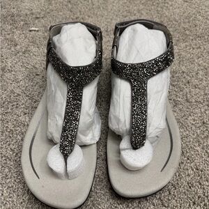 Glam meets Comfort Glitter Sandals